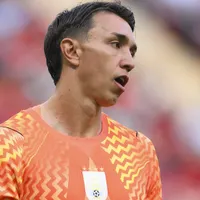 Muslera fala pela primeira vez sobre falha feia contra a Espanha na Copa