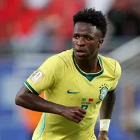 Manchester United e PSG demonstram interesse em Vinícius Júnior