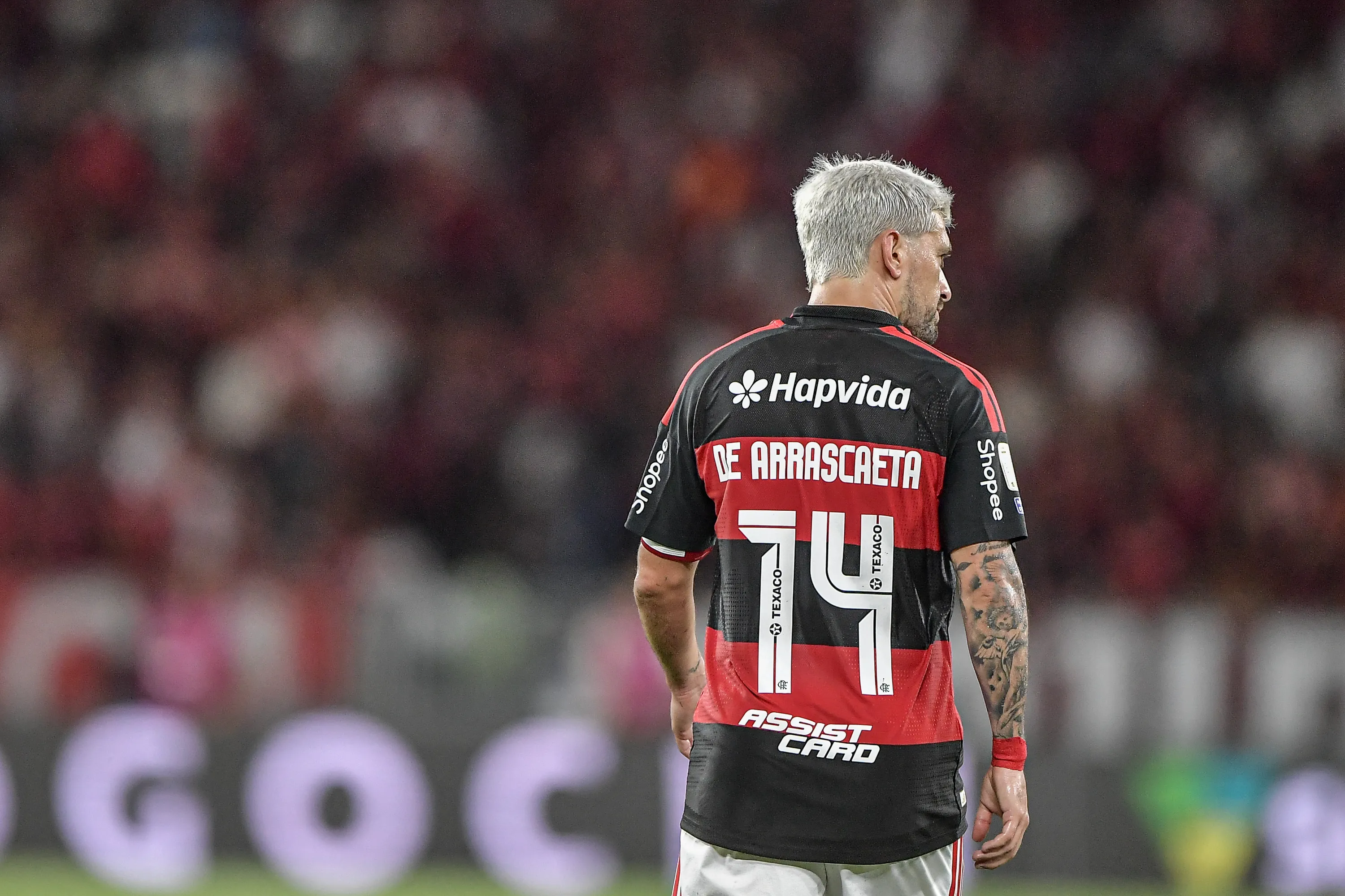 RJ – RIO DE JANEIRO – 19/04/2026 – BRASILEIRO A 2026, FLAMENGO X BAHIA – De Arrascaeta jogador do Flamengo durante partida contra o Bahia no estadio Maracana pelo campeonato Brasileiro A 2026. Foto: Thiago Ribeiro/AGIF