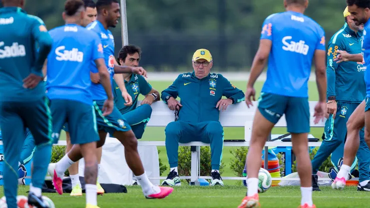 Seleção treinando antes de Brasil x Japão. Foto: Rodolfo Buhrer/AGIF