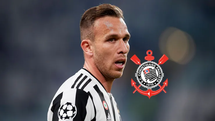 Arthur Melo (Juventus) durante a partida de volta das oitavas de final da UEFA Champions League contra o Villarreal no Juventus Stadium. (Foto: José Breton/IMAGO)