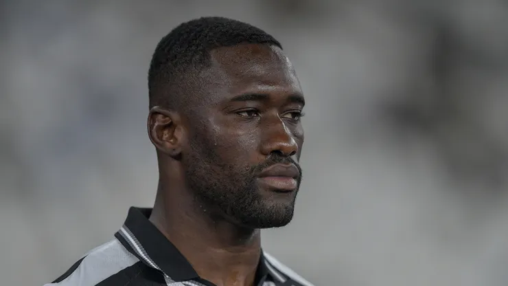 Bastos jogador do Botafogo durante partida contra o Fluminense no estádio Engenhão pelo campeonato Carioca 2026. Foto: Thiago Ribeiro/AGIF