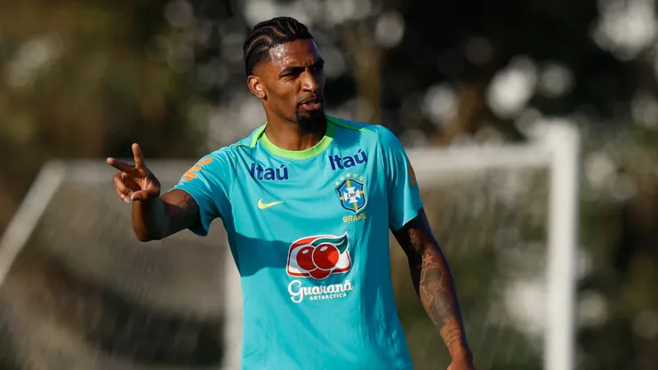 Alexsandro durante treino no Centro de Treinamento Joaquim Grava, em São Paulo, no início do ciclo de Carlo Ancelotti no comando da Seleção Brasileira rumo à Copa do Mundo de 2026. (Foto: Miguel Schincariol/Getty Images)