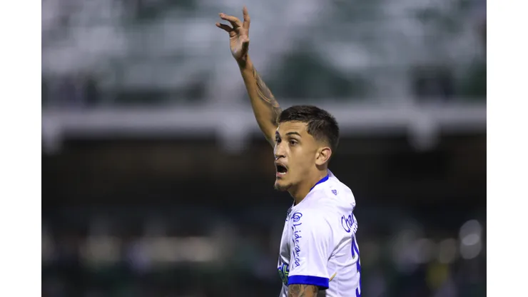 Felipe Silva atuando no Avaí em 2023