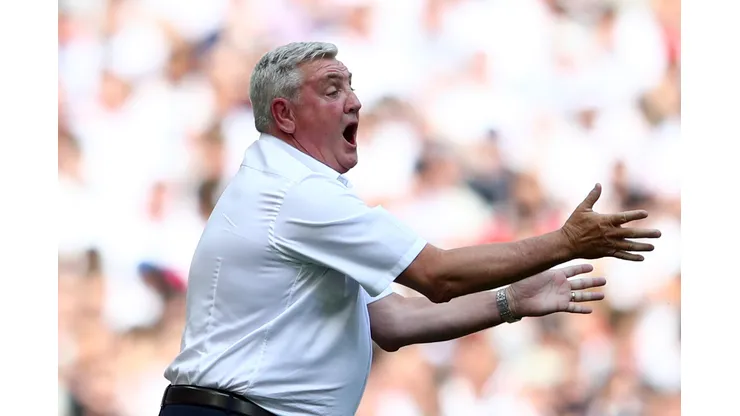 Steve Bruce comandando o Aston Villa em 2018