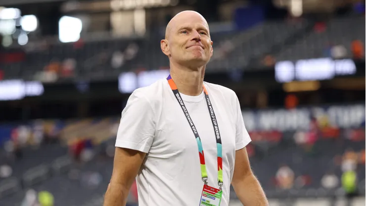 ARLINGTON, TEXAS - JUNE 30: Stale Solbakken, Head Coach of Norway, inspects the pitch before the FIFA World Cup 2026 Round Of 32 match between Cote d'Ivoire and Norway at Dallas Stadium on June 30, 2026 in Arlington, Texas. (Photo by Lars Baron/Getty Images)