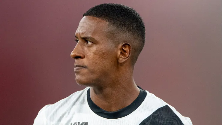 Robert Renan jogador do Vasco durante partida contra o Flamengo no estadio Maracana pelo campeonato Carioca 2026. Foto: Thiago Ribeiro/AGIF