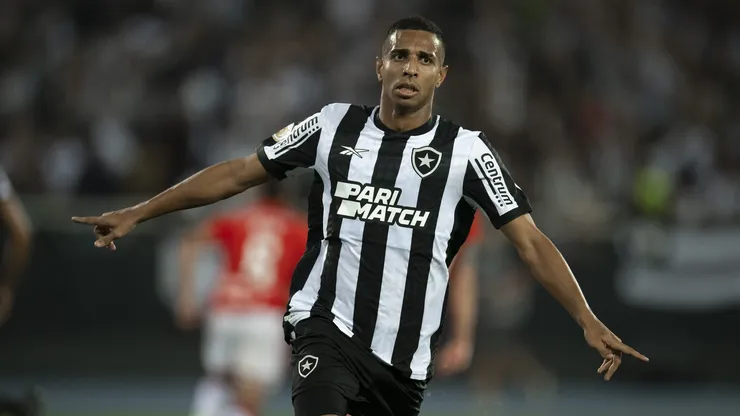 São Paulo anuncia Victor Sá