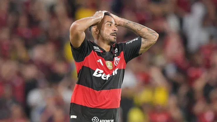 Futuro de Danilo segue indefinido no Flamengo