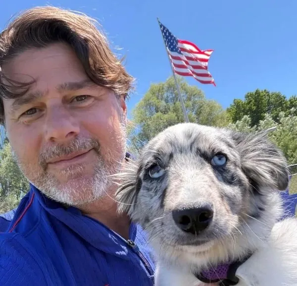 Mauricio Pochettino, técnico dos Estados Unidos, com cão no CT — Foto: Reprodução/Instagram