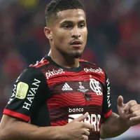 João Gomes faz visita especial ao Flamengo nas férias