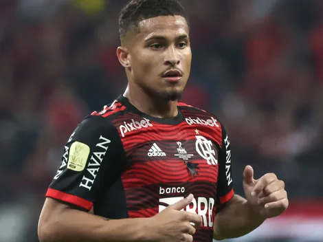 João Gomes faz visita especial ao Flamengo nas férias