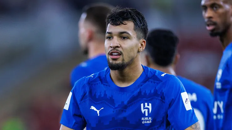 Marcos Leonardo (Al Hilal) comemora após marcar o terceiro gol de sua equipe na partida da AFC Champions League Elite contra o Al Sadd. (Foto: Abdullah Ahmed/Getty Images)