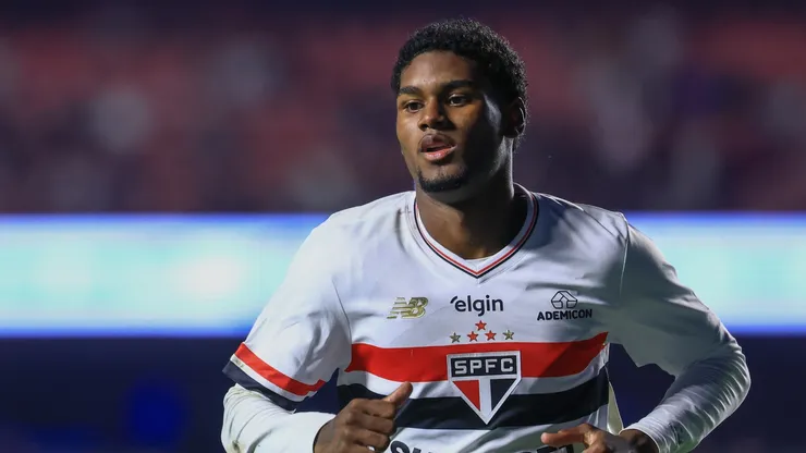 Lucas Ferreira jogador do São Paulo durante partida contra o Fortaleza no estádio Morumbi pelo campeonato Brasileiro A 2025. Foto: Marcello Zambrana/AGIF
