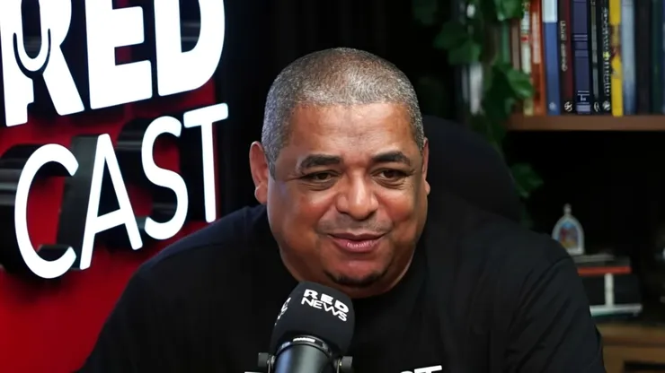 Vampeta fez questão de lembrar da campanha do Brasil no penta e questionopu rotina da Seleção comandada por Ancelotti. Foto: Reprodução RedCast