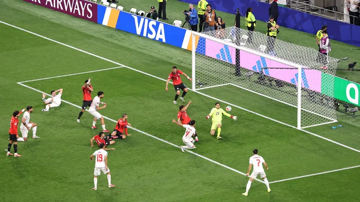 Shoja Khalilzadeh #4 (Irã) marca o segundo gol de sua equipe, que foi anulado após revisão do VAR, durante a partida contra o Egito pela fase de grupos da Copa do Mundo de 2026, em Seattle. (Foto: Stu Forster/Getty Images)