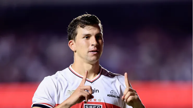 Tapia continua no São Paulo.