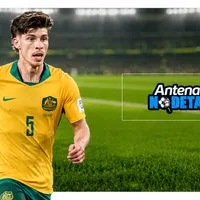 Jordan Bos deixa o campo lesionado em Austrália x Egito