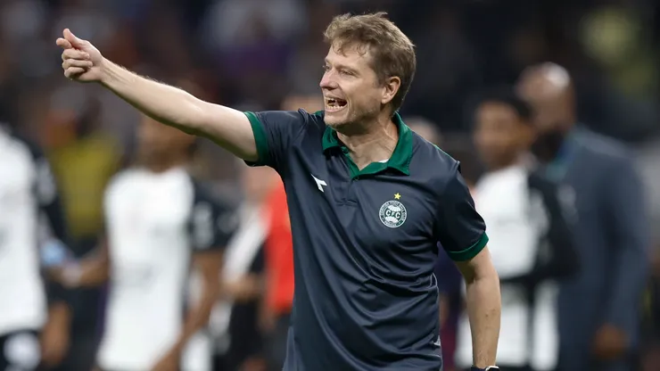 Seabra segue no Coritiba - Foto: Miguel Schincariol/Getty Images