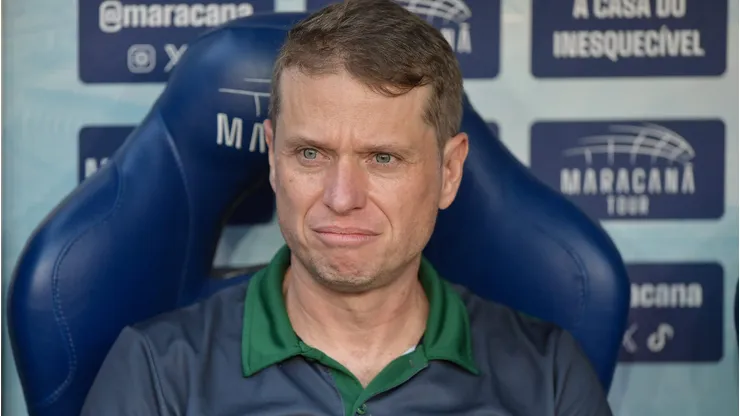 Fernando Seabra durante partida contra o Flamengo na Copa do Mundo de 2026.