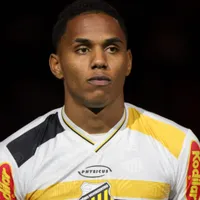 Athletico encaminha chegada do zagueiro Dantas