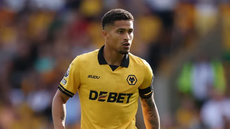 João Gomes (Wolverhampton) contra o Manchester City na Premier League (Foto: Michael Regan/Getty Images)