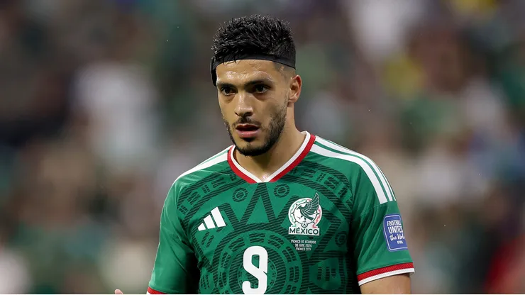 MEXICO CITY, MEXICO - JUNE 30: Raul Jimenez #9 of Mexico during the FIFA World Cup 2026 Round Of 32 match between Mexico and Ecuador at Mexico City Stadium on June 30, 2026 in Mexico City, Mexico. (Photo by Carl Recine/Getty Images)