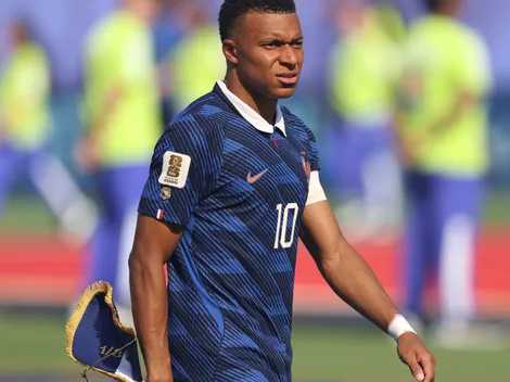 Mbappé ignora goleiro paraguaio e provoca confusão