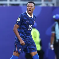 Deschamps critica provocações do Paraguai e defende Mbappé