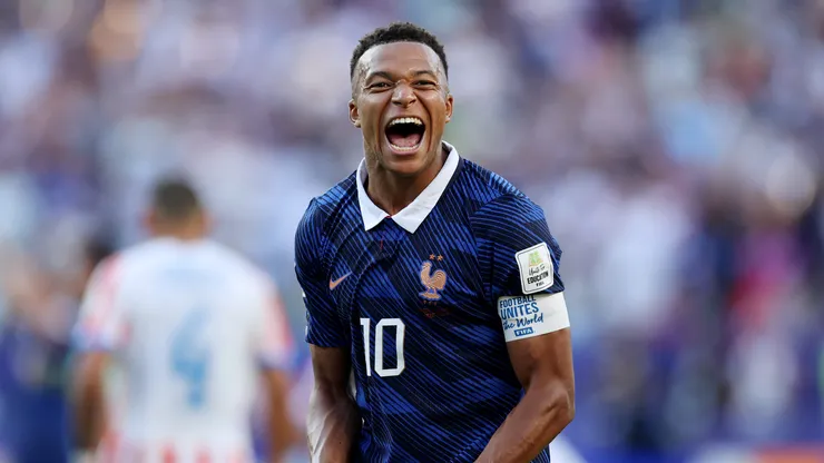 PHILADELPHIA, PENNSYLVANIA - JULY 04: Kylian Mbappe #10 of France celebrates the team's 1-0 victory in the FIFA World Cup 2026 Round of 16 match between Paraguay and France at Philadelphia Stadium on July 04, 2026 in Philadelphia, Pennsylvania. (Photo by Buda Mendes/Getty Images)