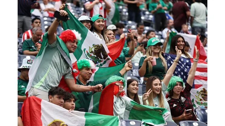 Torcida do México durante confronto contra os Estados Unidos na CONCACAF Gold Cup;