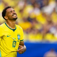 Danilo está pendurado em Brasil x Noruega