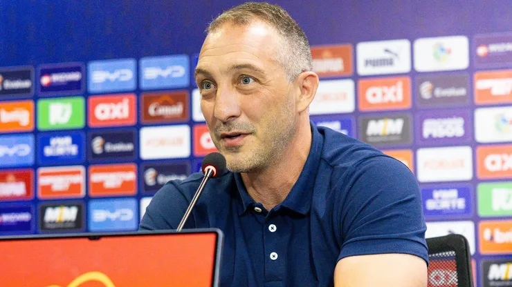 Cadu Santoro durante entrevista coletiva do Bahia.