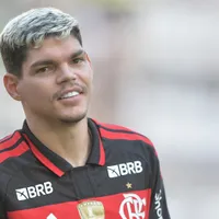 Ayrton Lucas fala sobre o futuro e nega propostas para deixar o Flamengo