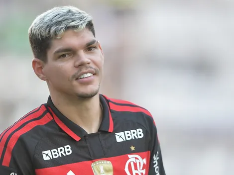 Ayrton Lucas fala sobre o futuro e nega propostas para deixar o Flamengo