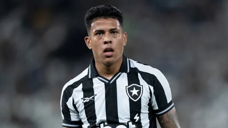 Matheus Martins pode deixar o Botafogo nesta janela.