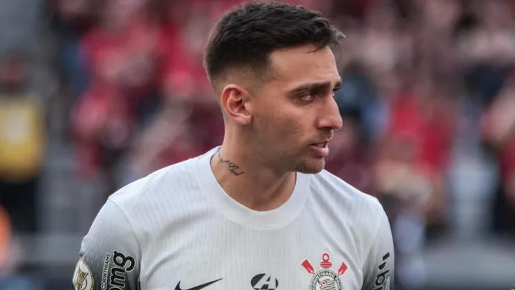 Gustavo Mosquito durante confronto entre Athletico-PR e Corinthians no Brasileirão de 2024.