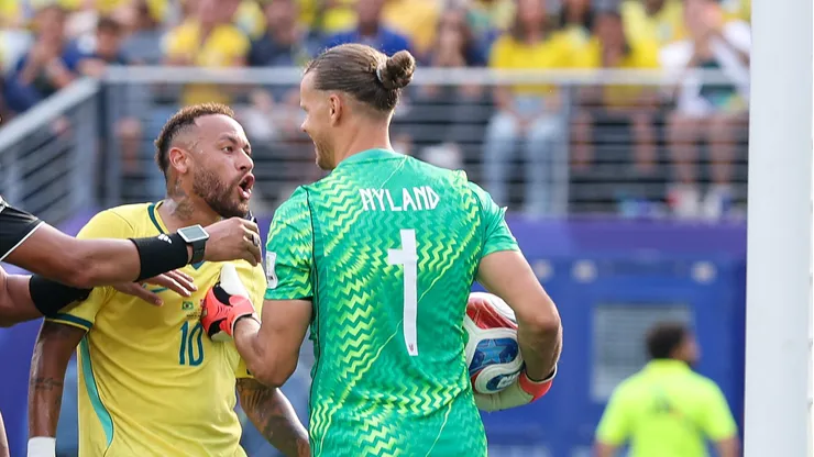 Neymar e Nyland trocaram provocações em Brasil x Noruega. Foto: Justin Setterfield/Getty Images