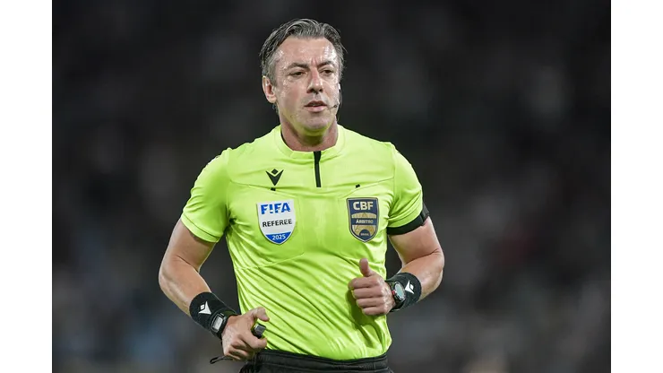 RJ - RIO DE JANEIRO - 11/12/2025 - COPA DO BRASIL 2025, VASCO X FLUMINENSE - O arbitro Raphael Claus durante partida entre Vasco e Fluminense no estadio Maracana pelo campeonato Copa Do Brasil 2025. Foto: Thiago Ribeiro/AGIF