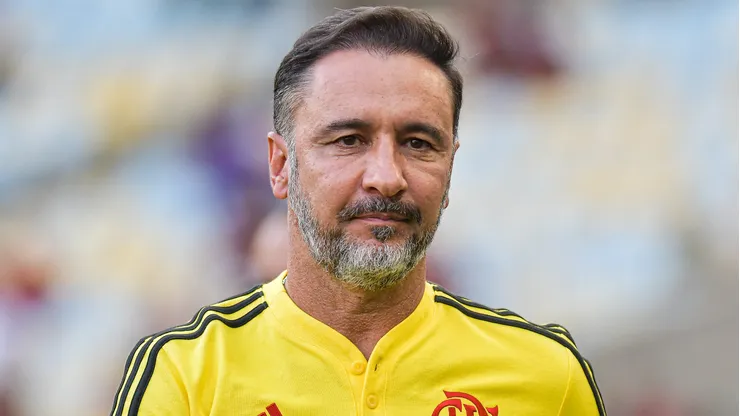 Vítor Pereira durante partida pelo Flamengo em 2023.