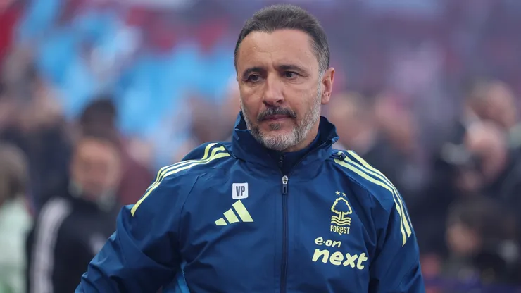 Vítor Pereira, técnico do Nottingham Forest, antes do jogo de volta da semifinal da Europa League contra o Aston Villa (Foto: Michael Steele/Getty Images)