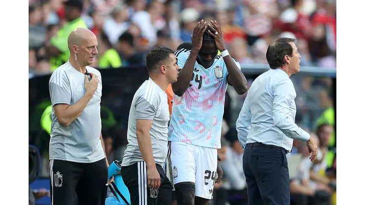 SEATTLE, WASHINGTON - JULY 06: Amadou Onana #24 of Belgium reacts after sustaining an injury during the FIFA World Cup 2026 Round of 16 match between USA and Belgium at Seattle Stadium on July 06, 2026 in Seattle, Washington. (Photo by Jamie Squire/Getty Images)