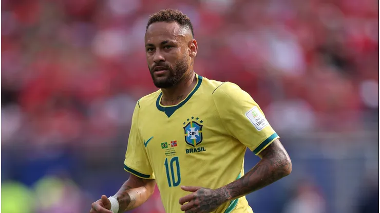 Pai de Neymar pede continuidade no futebol.