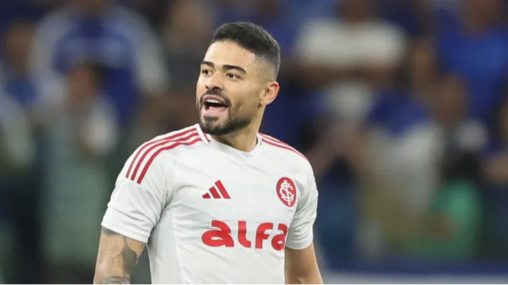 Tabata pode sair do Internacional.