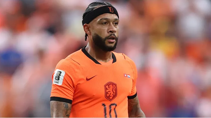 Memphis Depay durante confronto contra a Tunísia na Copa de 2026.
