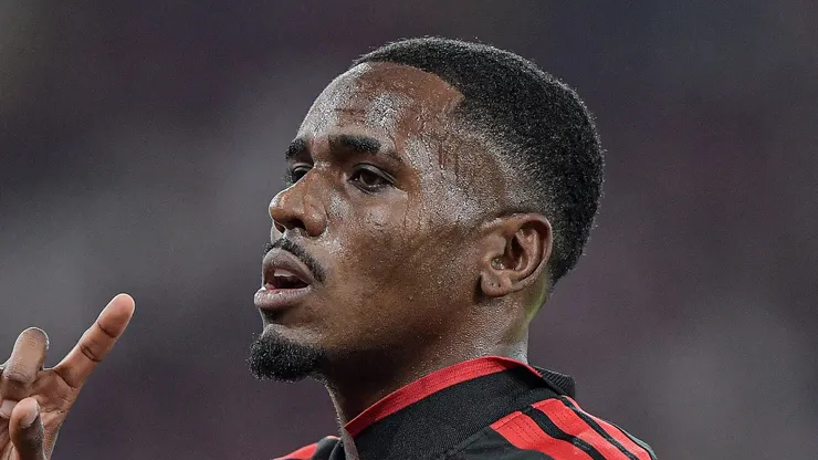 Evertton Araujo jogador do Flamengo durante partida contra o Vitoria no estadio Maracana pelo campeonato Copa Do Brasil 2026. Foto: Thiago Ribeiro/AGIF