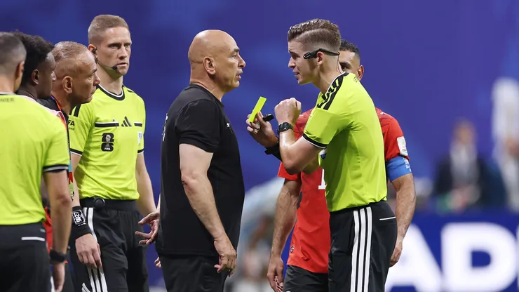 ATLANTA, GEORGIA - JULY 07: Referee Francois Letexier shows a yellow card to Hossam Hassan, Head Coach of Egypt, during the FIFA World Cup 2026 Round of 16 match between Argentina and Egypt at Atlanta Stadium on July 07, 2026 in Atlanta, Georgia. (Photo by Buda Mendes/Getty Images)