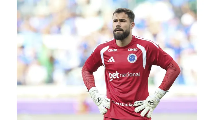 Matheus Cunha goleiro do Cruzeiro durante aquecimento antes da partida contra o Chapecoense no estadio Mineirao pelo campeonato Brasileiro A 2026.
