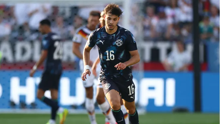 FOXBOROUGH, MASSACHUSETTS - JUNE 29: Damian Bobadilla #16 of Paraguay controls the ball during the FIFA World Cup 2026 Round Of 32 match between Germany and Paraguay at Boston Stadium on June 29, 2026 in Foxborough, Massachusetts. (Photo by Robert Cianflone/Getty Images)
