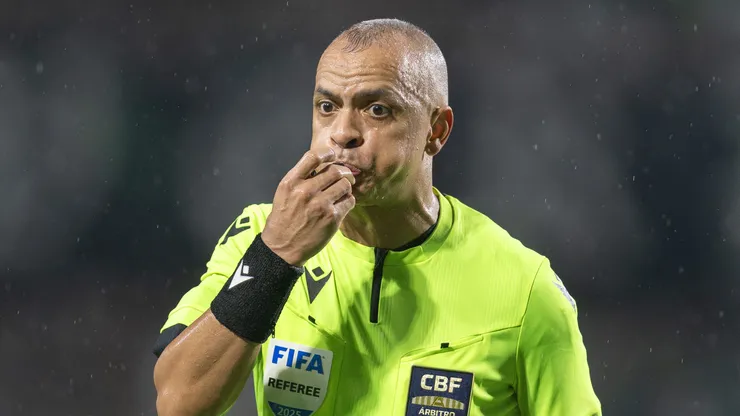 Wilton Pereira Sampaio pode apitar final da Copa.